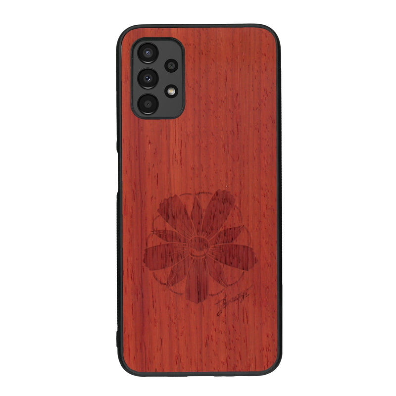 Coque de protection en bois véritable fabriquée en France pour Samsung A14 sur le thème des fleurs et de la montagne avec un motif de gravure représentant les pétales d'une fleur des montagnes