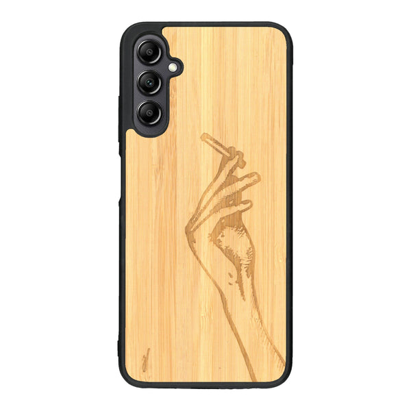 Coque de protection en bois véritable fabriquée en France pour Samsung A14 représentant une main de femme tenant une cigarette de type line art en collaboration avec l'artiste Maud Dabs