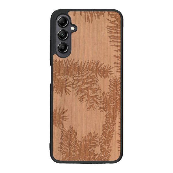 Coque de protection en bois véritable fabriquée en France pour Samsung A14 sur le thème de la nature des arbres avec un motif de gravure représentant des épines de sapin et des pommes de pin