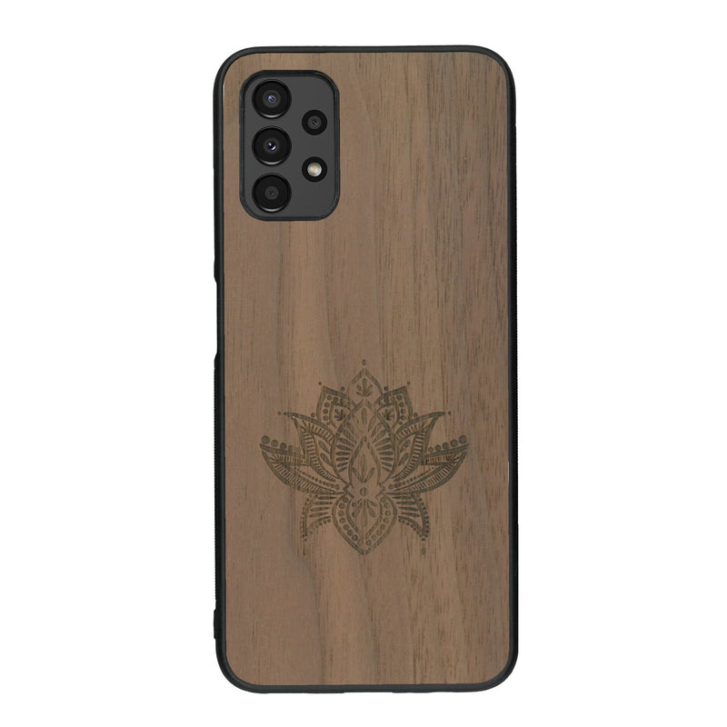 Coque de protection en bois véritable fabriquée en France pour Samsung A14 sur le thème de la nature et du yoga avec une gravure zen représentant une fleur de lotus