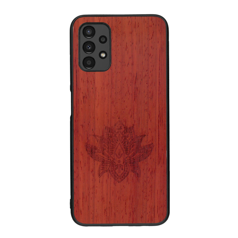 Coque de protection en bois véritable fabriquée en France pour Samsung A14 sur le thème de la nature et du yoga avec une gravure zen représentant une fleur de lotus