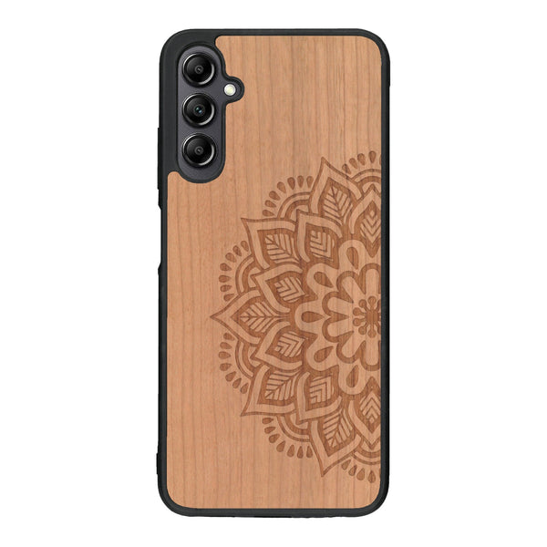 Coque de protection en bois véritable fabriquée en France pour Samsung A14 sur le thème de la bohème et du tatouage au henné avec une gravure représentant un mandala