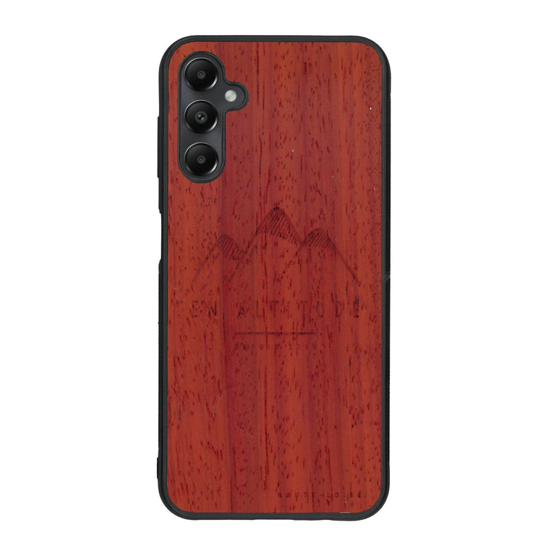 Coque de protection en bois véritable fabriquée en France pour Samsung A15 représentant des montagnes, sur le thème de la randonnée en pleine nature et du trail