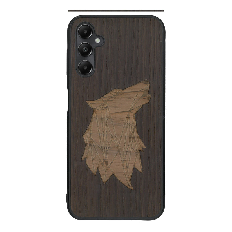 Coque de protection en bois véritable fabriquée en France pour Samsung A15 alliant du chêne fumé et du noyer représentant une tête de loup géométrique de profil sur le thème des animaux et de la nature