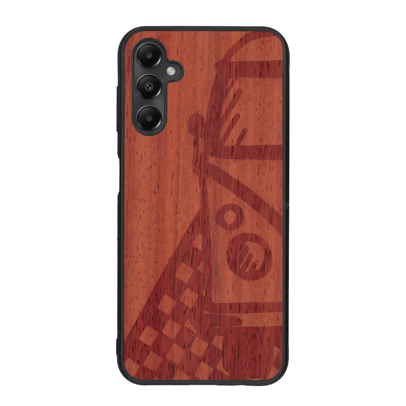 Coque de protection en bois véritable fabriquée en France pour Samsung A15 sur le thème du voyage avec un van combi