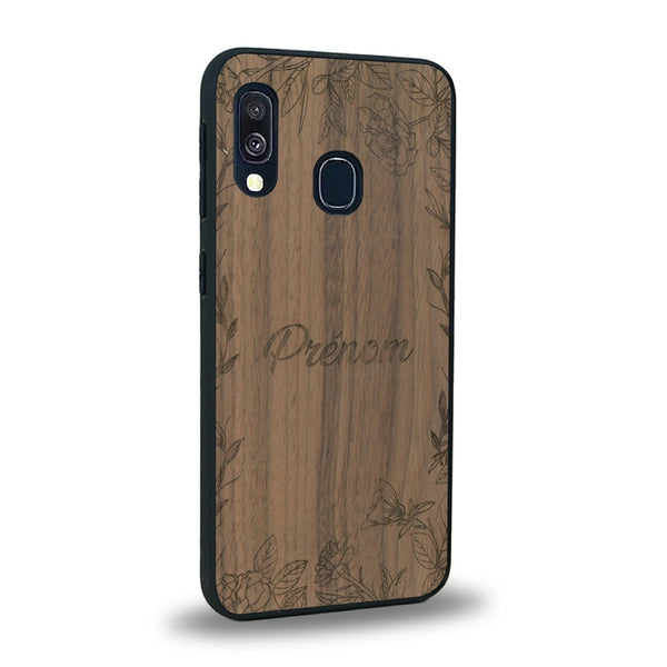 Coque de protection en bois véritable fabriquée en France pour Samsung A20 sur le thème de la fête des mères avec un motif représentant des fleurs et des feuilles