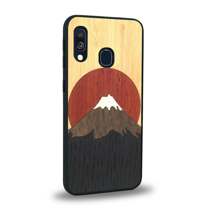 Coque de protection en bois véritable fabriquée en France pour Samsung A20 alliant plusieurs essences de bois pour représenter le mont Fuji