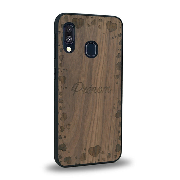 Coque de protection en bois véritable fabriquée en France pour Samsung A20 sur le thème de la fête des mères avec un motif représentant des coeurs et des feuilles