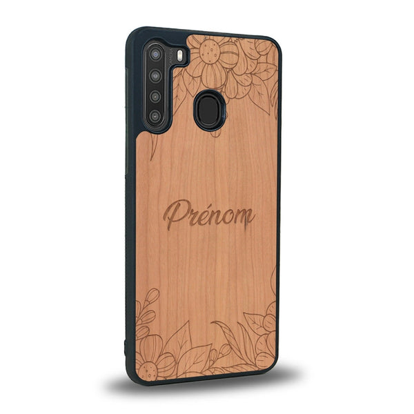 Coque de protection en bois véritable fabriquée en France pour Samsung A21 sur le thème de la fête des mères avec un motif représentant des fleurs et des feuilles