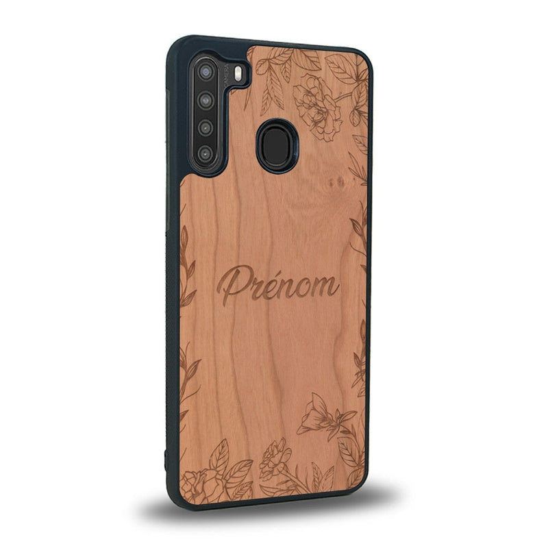 Coque de protection en bois véritable fabriquée en France pour Samsung A21 sur le thème de la fête des mères avec un motif représentant des fleurs et des feuilles