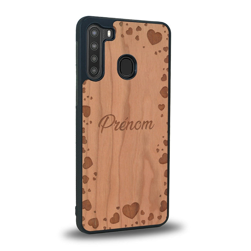 Coque de protection en bois véritable fabriquée en France pour Samsung A21 sur le thème de la fête des mères avec un motif représentant des coeurs et des feuilles