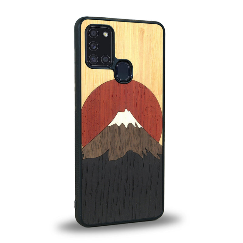 Coque de protection en bois véritable fabriquée en France pour Samsung A21S alliant plusieurs essences de bois pour représenter le mont Fuji