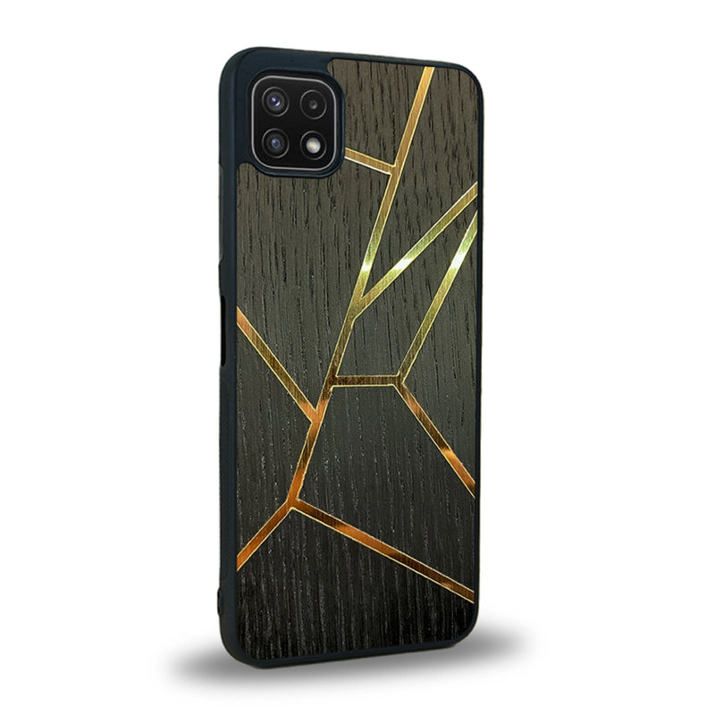 Coque de protection en bois véritable fabriquée en France pour Samsung A22 5G alliant plusieurs essences de bois pour représenter des fragments design