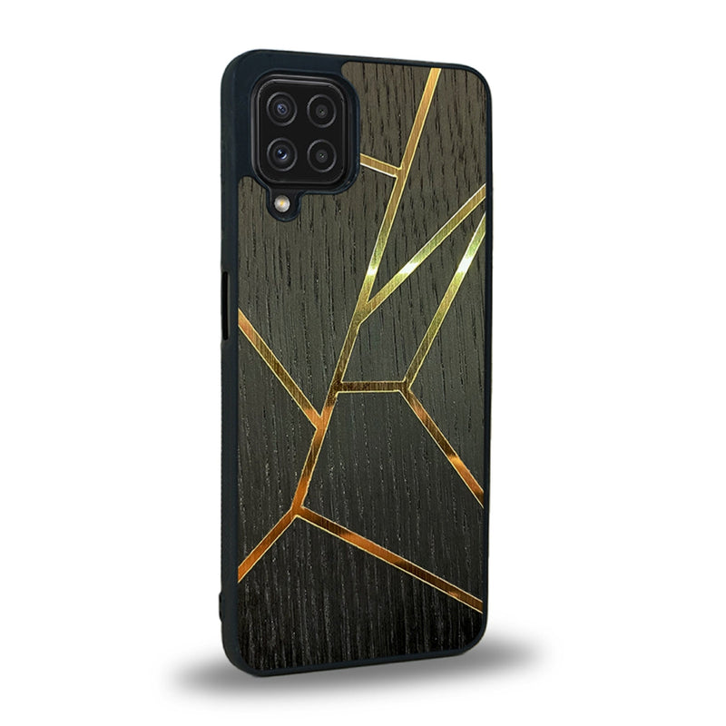 Coque de protection en bois véritable fabriquée en France pour Samsung A22 alliant plusieurs essences de bois pour représenter des fragments design