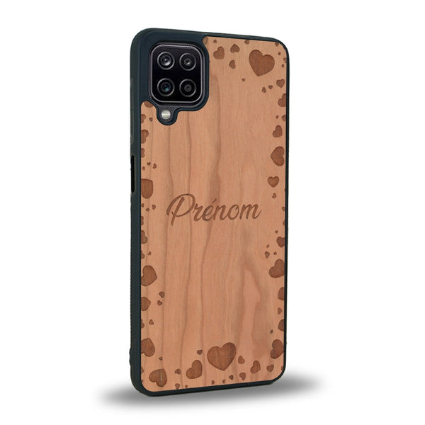 Coque de protection en bois véritable fabriquée en France pour Samsung A22 sur le thème de la fête des mères avec un motif représentant des coeurs et des feuilles