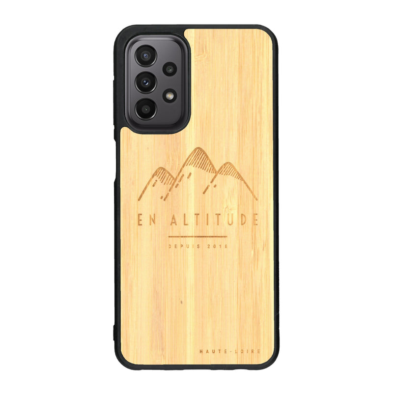 Coque de protection en bois véritable fabriquée en France pour Samsung A23 représentant des montagnes, sur le thème de la randonnée en pleine nature et du trail