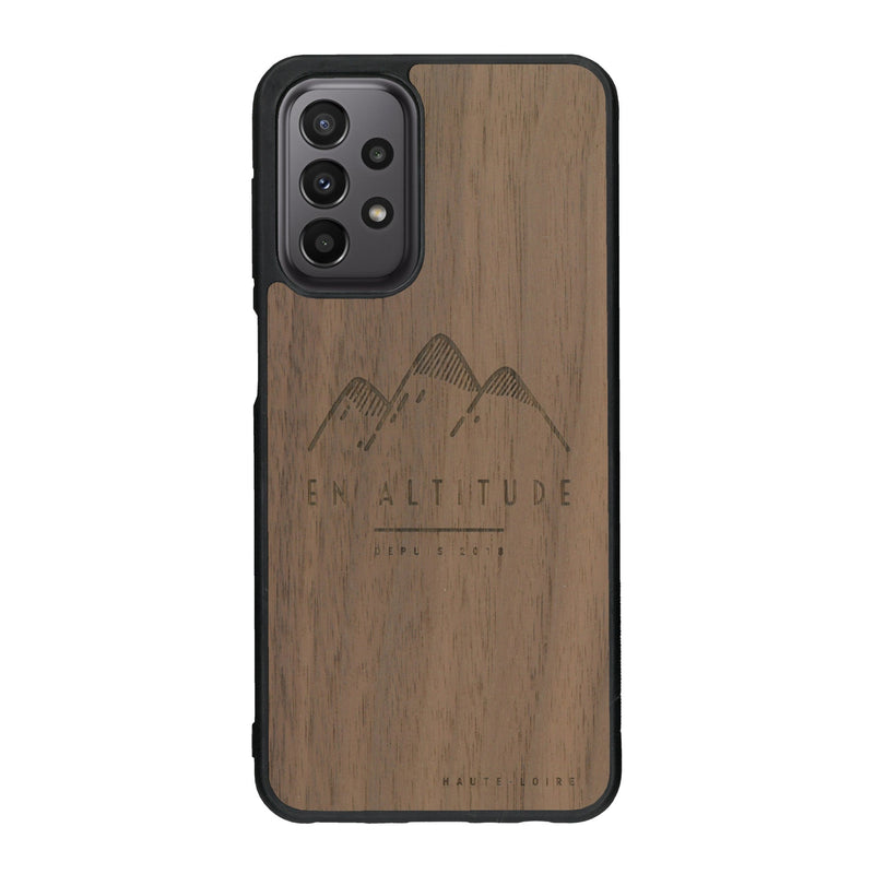 Coque de protection en bois véritable fabriquée en France pour Samsung A23 représentant des montagnes, sur le thème de la randonnée en pleine nature et du trail