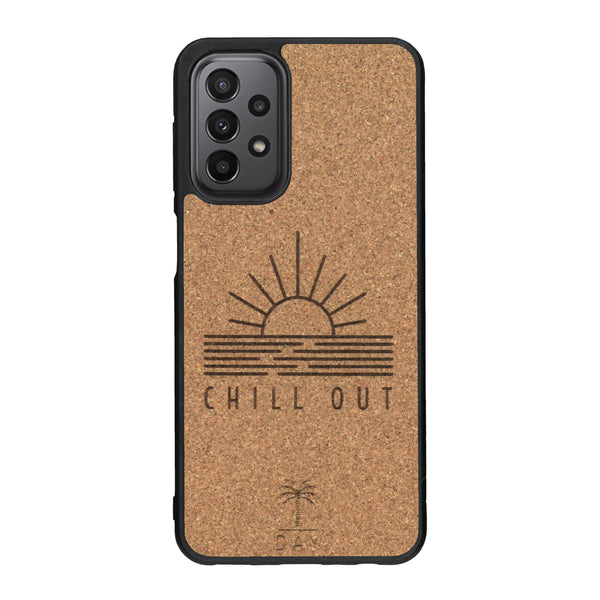 Coque de protection en bois véritable fabriquée en France pour Samsung A23 sur le thème chill avec un motif représentant un couché de soleil sur l'océan et la phrase "Chill out"