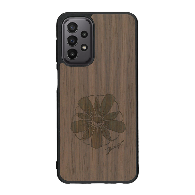 Coque de protection en bois véritable fabriquée en France pour Samsung A23 sur le thème des fleurs et de la montagne avec un motif de gravure représentant les pétales d'une fleur des montagnes