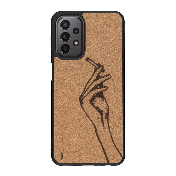 Coque de protection en bois véritable fabriquée en France pour Samsung A23 représentant une main de femme tenant une cigarette de type line art en collaboration avec l'artiste Maud Dabs