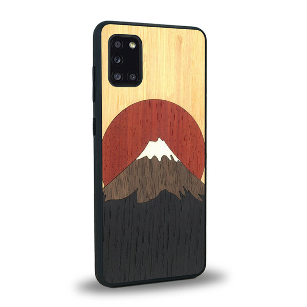 Coque de protection en bois véritable fabriquée en France pour Samsung A31 alliant plusieurs essences de bois pour représenter le mont Fuji