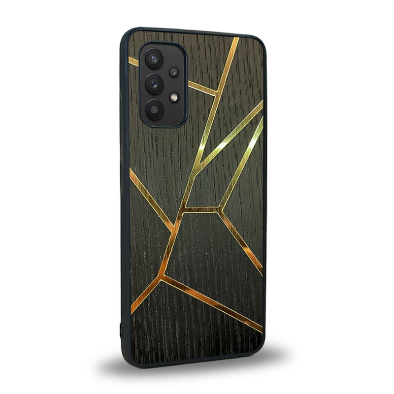 Coque de protection en bois véritable fabriquée en France pour Samsung A32 4G alliant plusieurs essences de bois pour représenter des fragments design