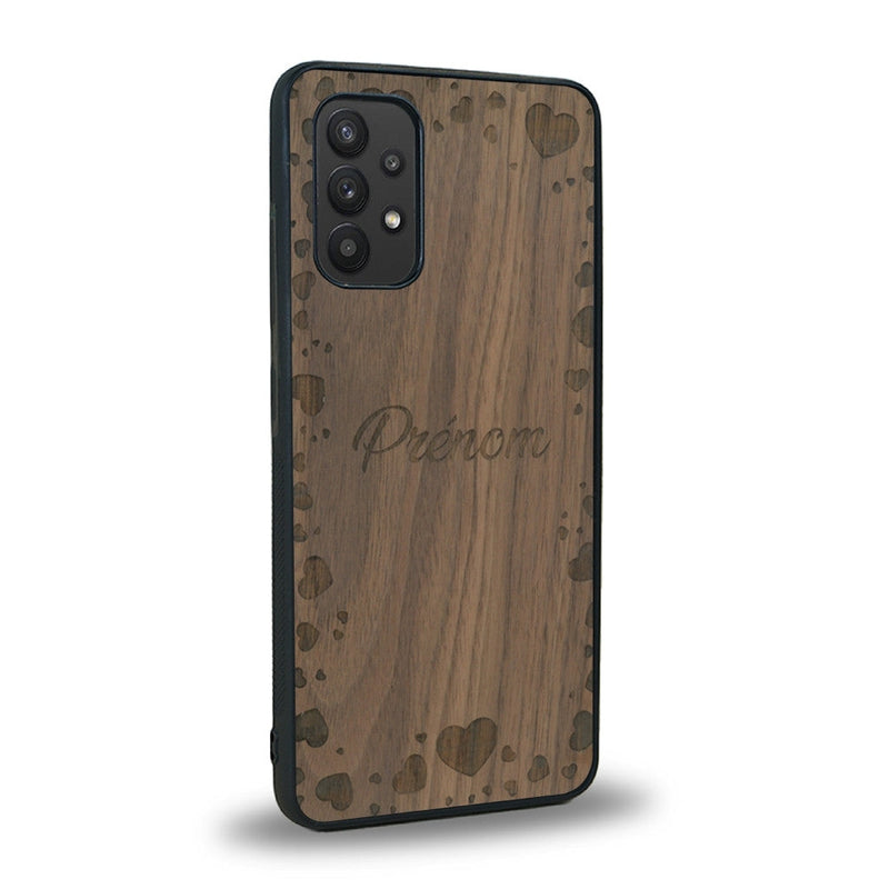 Coque de protection en bois véritable fabriquée en France pour Samsung A32 4G sur le thème de la fête des mères avec un motif représentant des coeurs et des feuilles