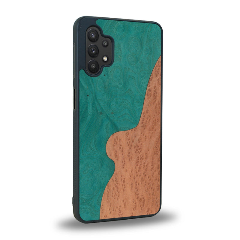 Coque de protection en bois véritable fabriquée en France pour Samsung A32 5G alliant plusieurs essences de bois pour représenter une plage paradisiaque