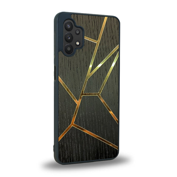 Coque de protection en bois véritable fabriquée en France pour Samsung A32 5G alliant plusieurs essences de bois pour représenter des fragments design