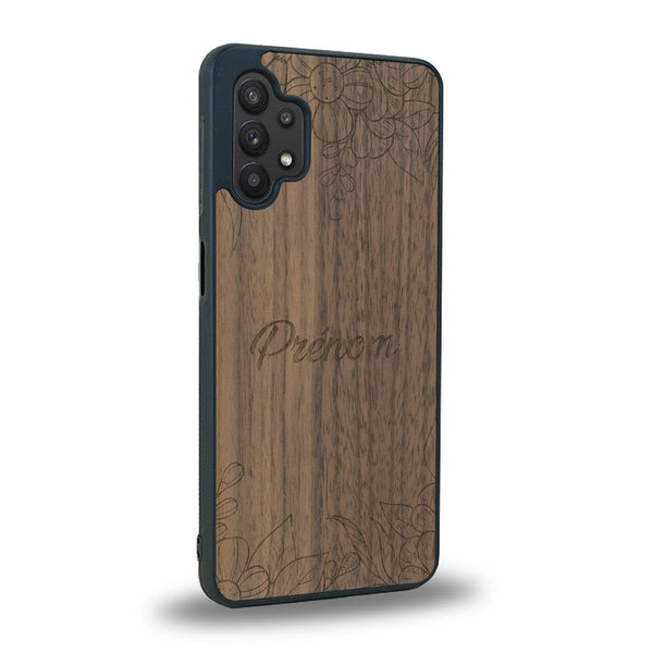 Coque de protection en bois véritable fabriquée en France pour Samsung A32 5G sur le thème de la fête des mères avec un motif représentant des fleurs et des feuilles