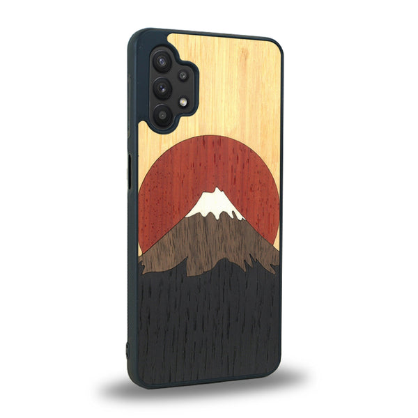 Coque de protection en bois véritable fabriquée en France pour Samsung A32 5G alliant plusieurs essences de bois pour représenter le mont Fuji