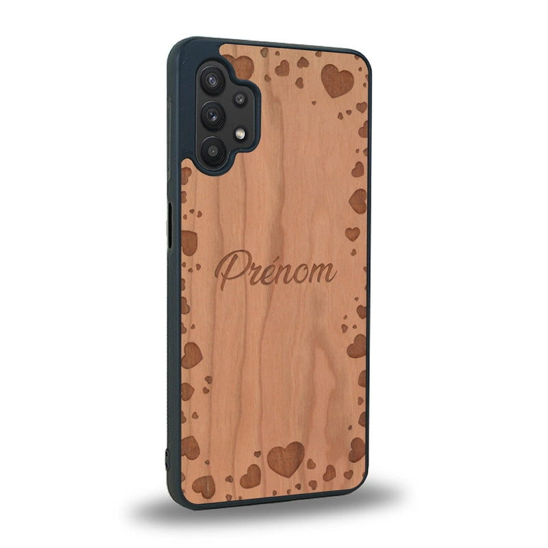 Coque de protection en bois véritable fabriquée en France pour Samsung A32 5G sur le thème de la fête des mères avec un motif représentant des coeurs et des feuilles