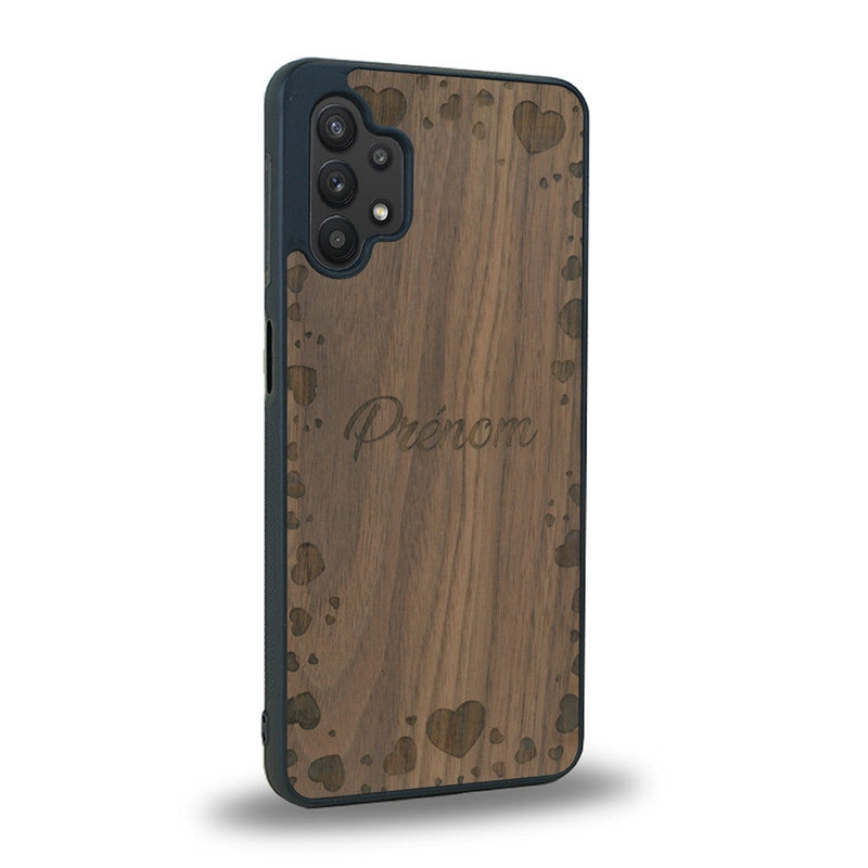 Coque de protection en bois véritable fabriquée en France pour Samsung A32 5G sur le thème de la fête des mères avec un motif représentant des coeurs et des feuilles