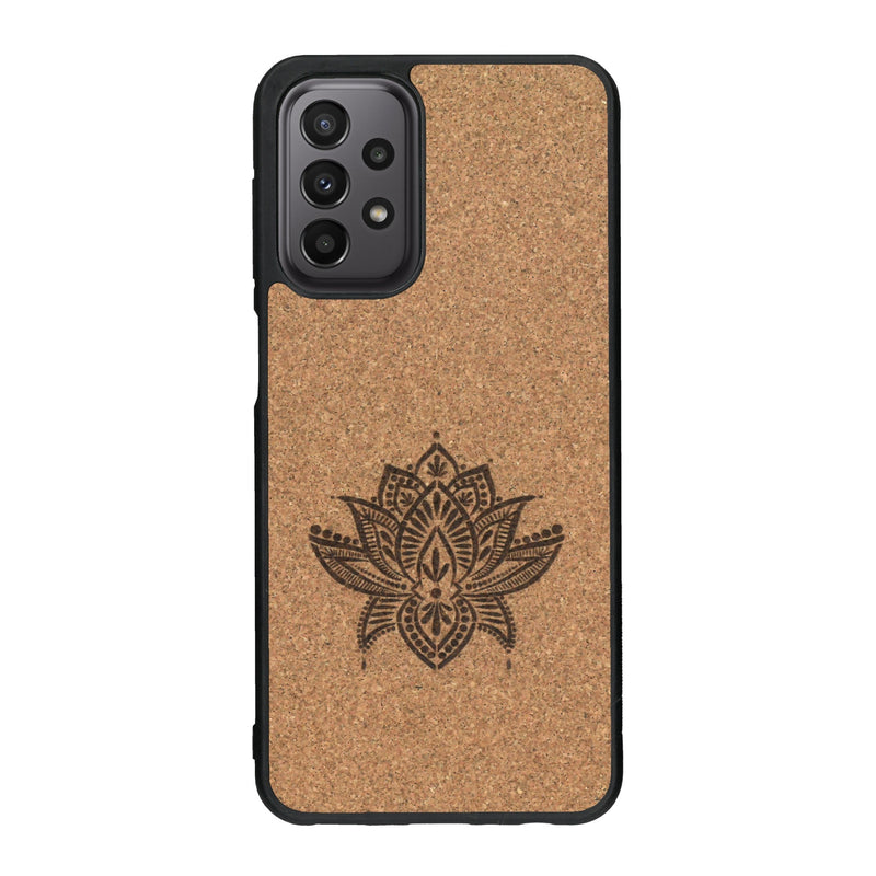 Coque de protection en bois véritable fabriquée en France pour Samsung A33 sur le thème de la nature et du yoga avec une gravure zen représentant une fleur de lotus