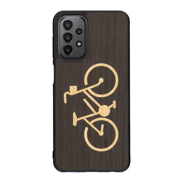 Coque de protection en bois véritable fabriquée en France pour Samsung A33 sur le theme du vélo et de l'outdoor qui allie du bambou et du chêne fumé représentant un vélo