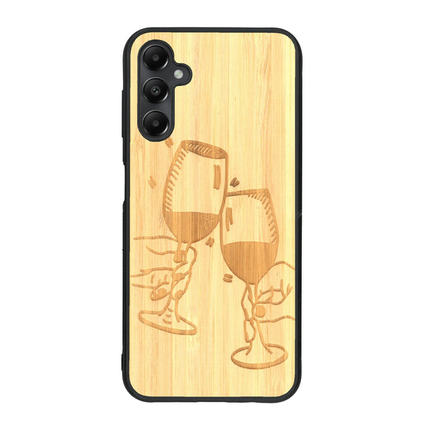 Coque de protection en bois véritable fabriquée en France pour Samsung A34 représentant une vue de face d'une flute de champagne dessinée à la main par l'artiste Maud Dabs