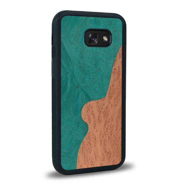 Coque de protection en bois véritable fabriquée en France pour Samsung A5 alliant plusieurs essences de bois pour représenter une plage paradisiaque