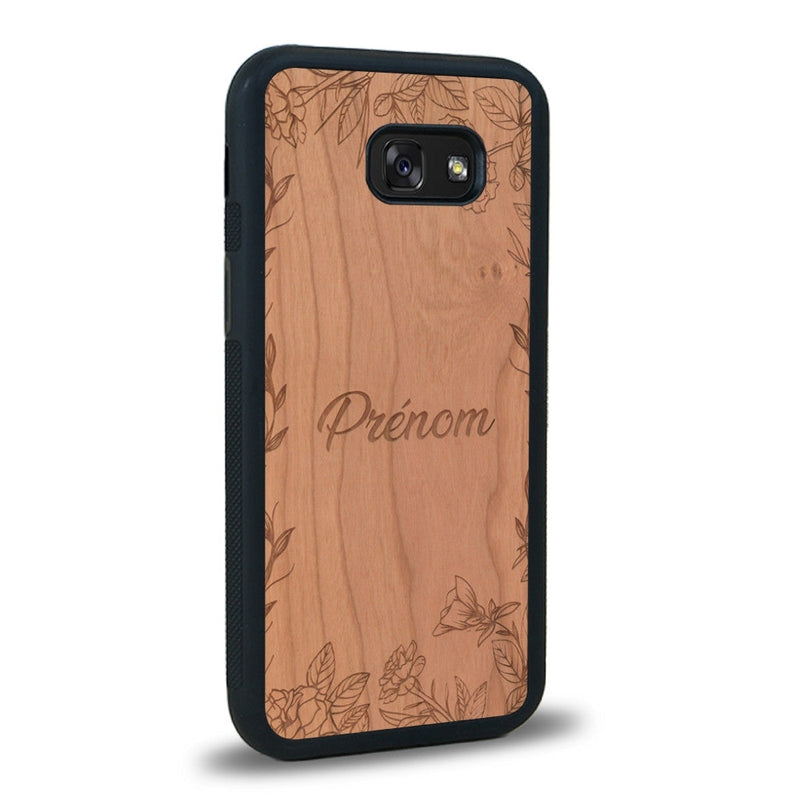 Coque de protection en bois véritable fabriquée en France pour Samsung A5 sur le thème de la fête des mères avec un motif représentant des fleurs et des feuilles