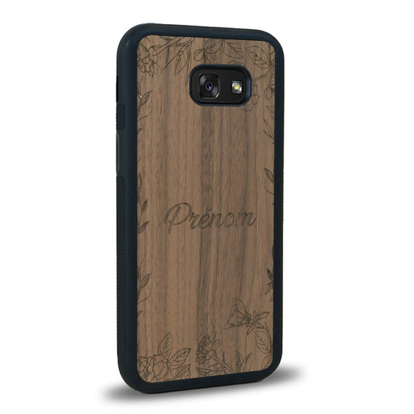 Coque de protection en bois véritable fabriquée en France pour Samsung A5 sur le thème de la fête des mères avec un motif représentant des fleurs et des feuilles