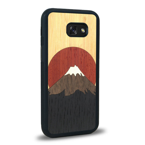 Coque de protection en bois véritable fabriquée en France pour Samsung A5 alliant plusieurs essences de bois pour représenter le mont Fuji