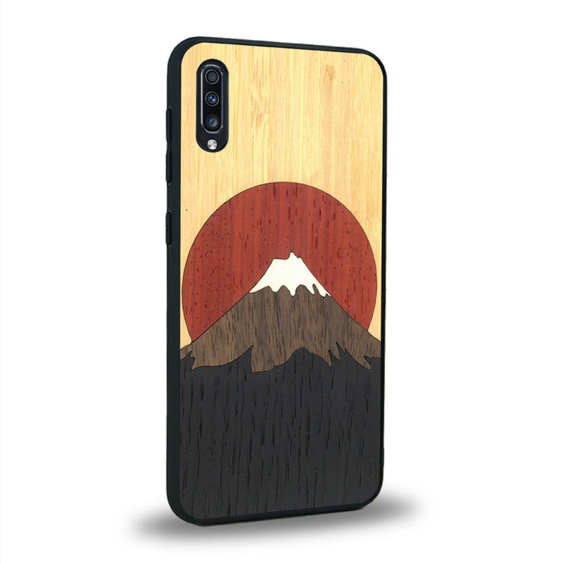 Coque de protection en bois véritable fabriquée en France pour Samsung A50 alliant plusieurs essences de bois pour représenter le mont Fuji