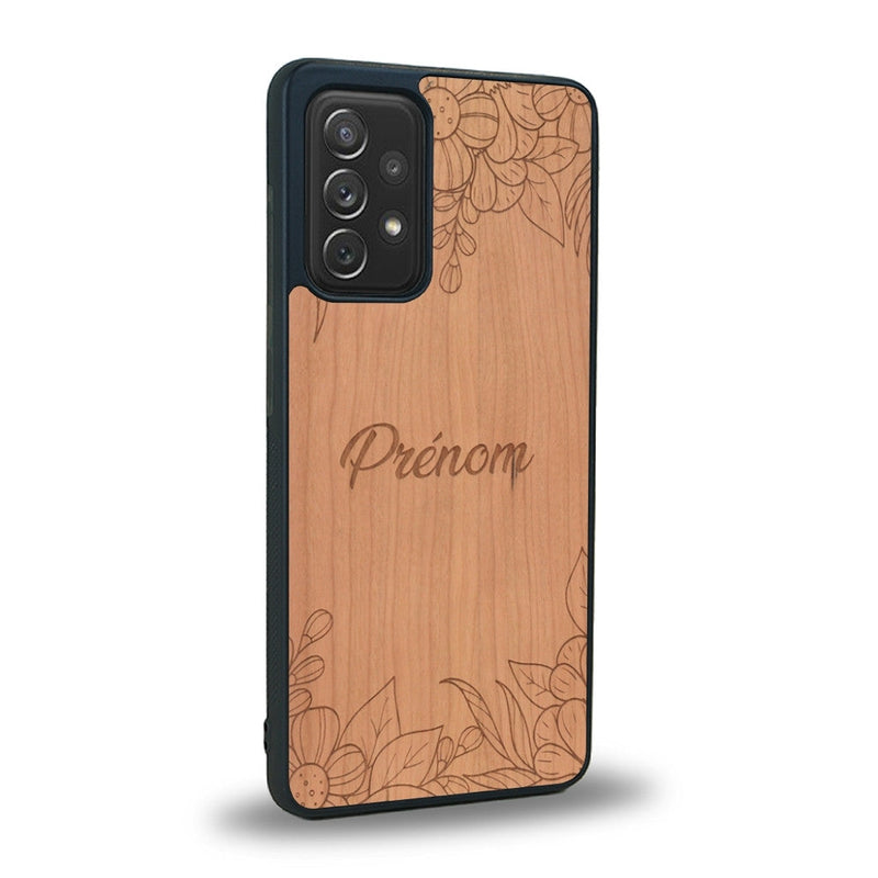 Coque de protection en bois véritable fabriquée en France pour Samsung A52 sur le thème de la fête des mères avec un motif représentant des fleurs et des feuilles