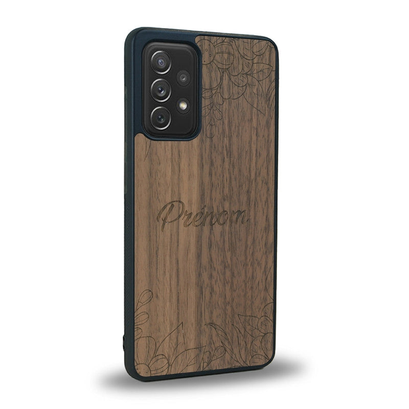 Coque de protection en bois véritable fabriquée en France pour Samsung A52 sur le thème de la fête des mères avec un motif représentant des fleurs et des feuilles