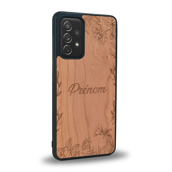 Coque de protection en bois véritable fabriquée en France pour Samsung A52 sur le thème de la fête des mères avec un motif représentant des fleurs et des feuilles