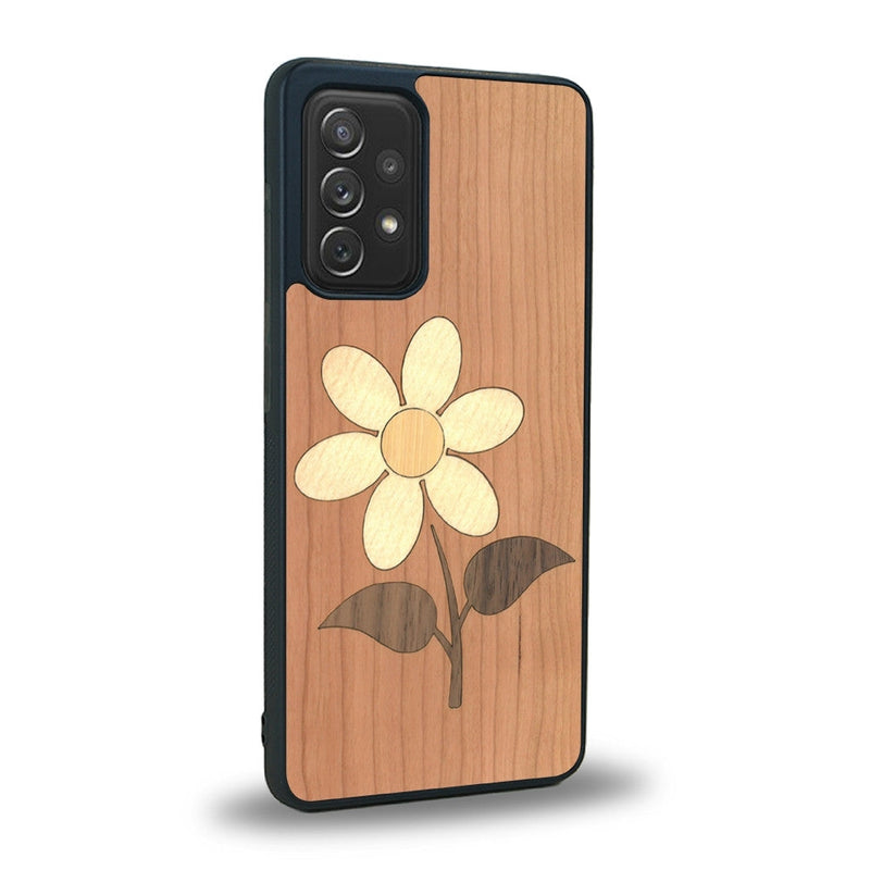 Coque de protection en bois véritable fabriquée en France pour Samsung A52 alliant plusieurs essences de bois pour représenter une marguerite