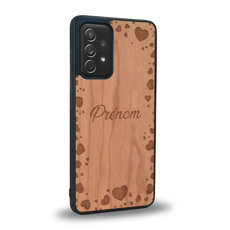 Coque de protection en bois véritable fabriquée en France pour Samsung A52 sur le thème de la fête des mères avec un motif représentant des coeurs et des feuilles