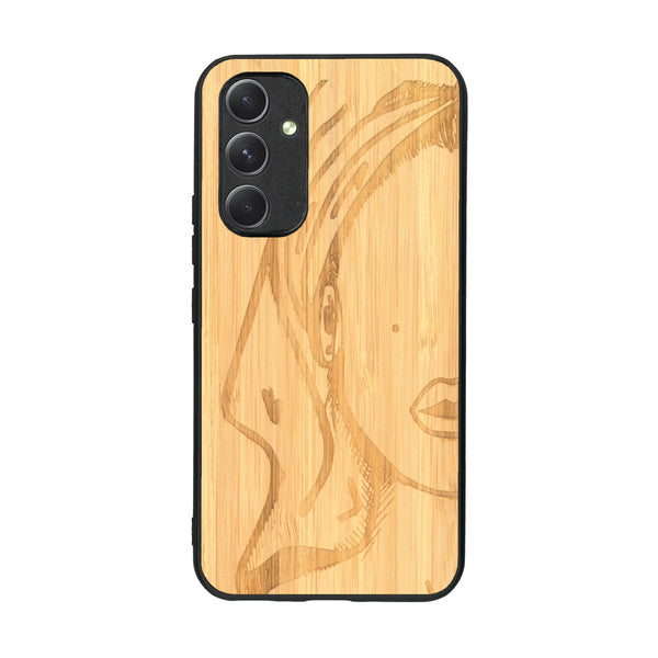 Coque de protection en bois véritable fabriquée en France pour Samsung A54 5G représentant une silhouette féminine épurée de type line art en collaboration avec l'artiste Maud Dabs