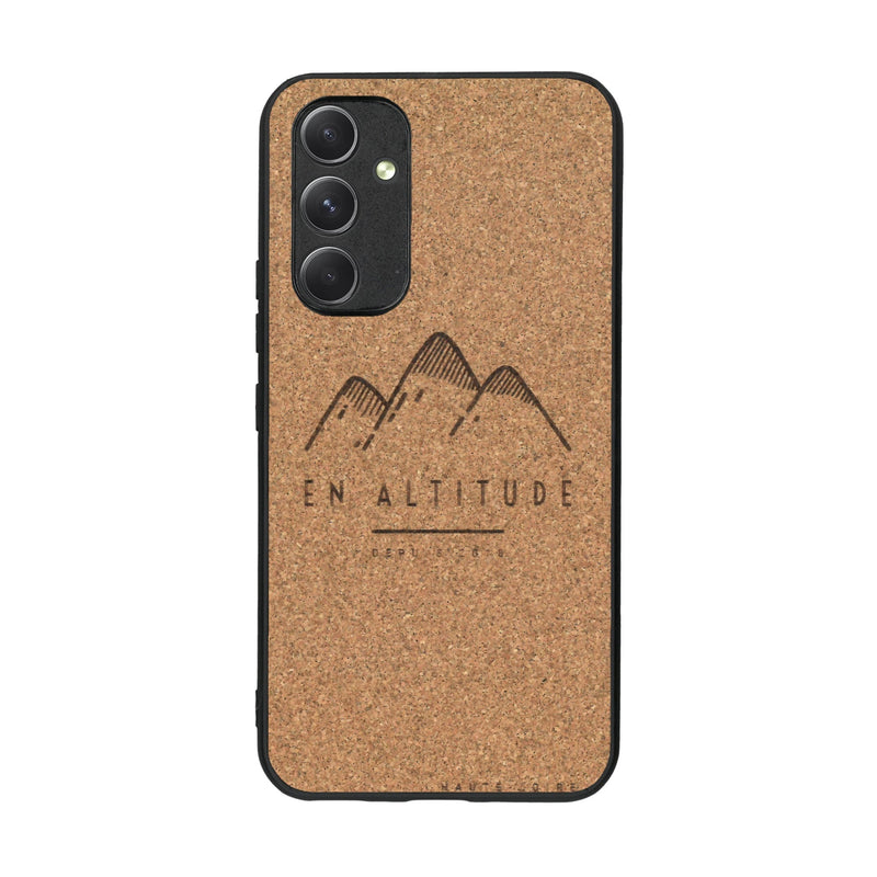 Coque de protection en bois véritable fabriquée en France pour Samsung A54 5G représentant des montagnes, sur le thème de la randonnée en pleine nature et du trail