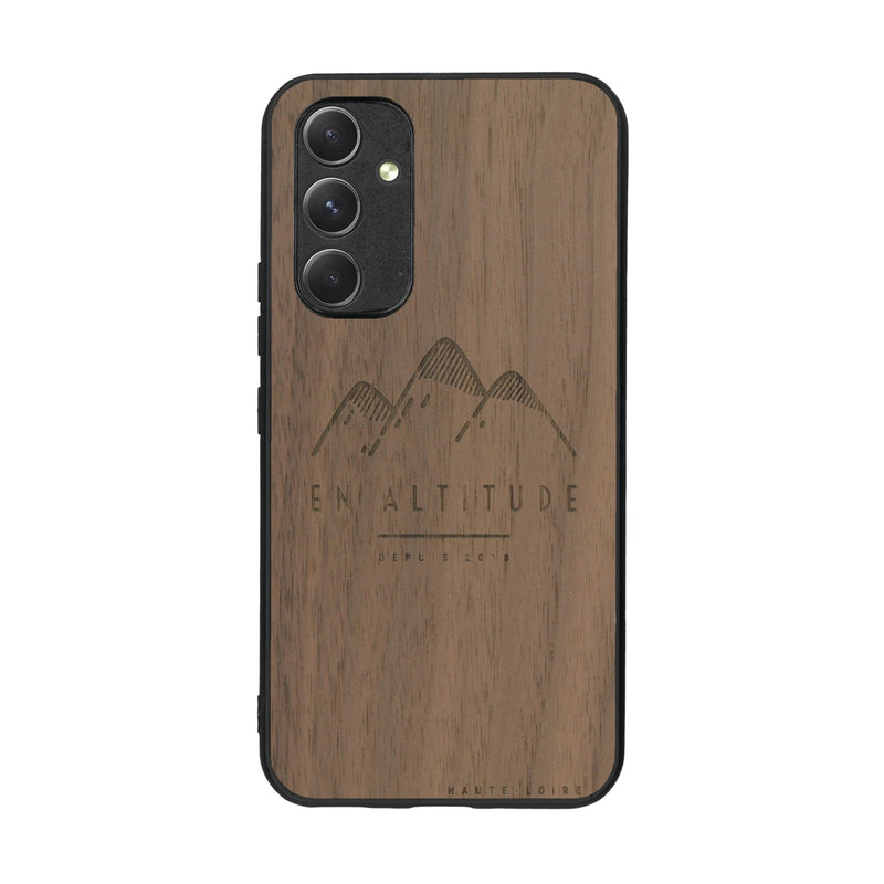 Coque de protection en bois véritable fabriquée en France pour Samsung A54 5G représentant des montagnes, sur le thème de la randonnée en pleine nature et du trail