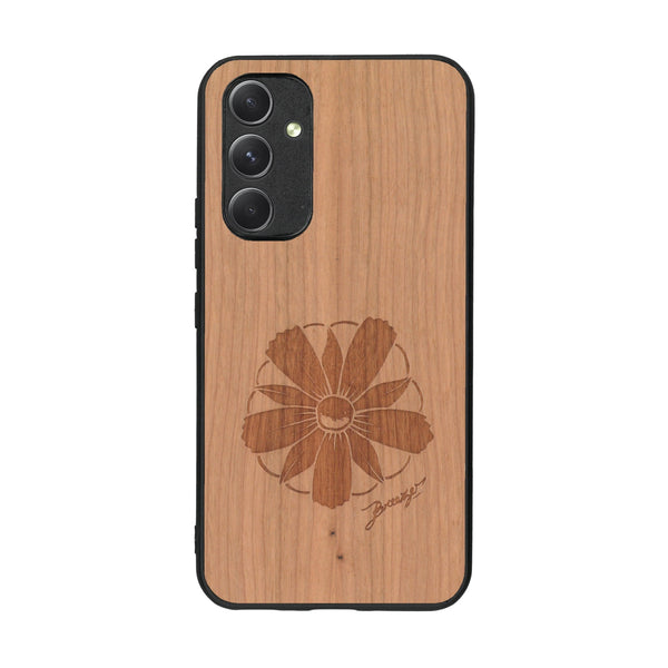 Coque de protection en bois véritable fabriquée en France pour Samsung A54 5G sur le thème des fleurs et de la montagne avec un motif de gravure représentant les pétales d'une fleur des montagnes